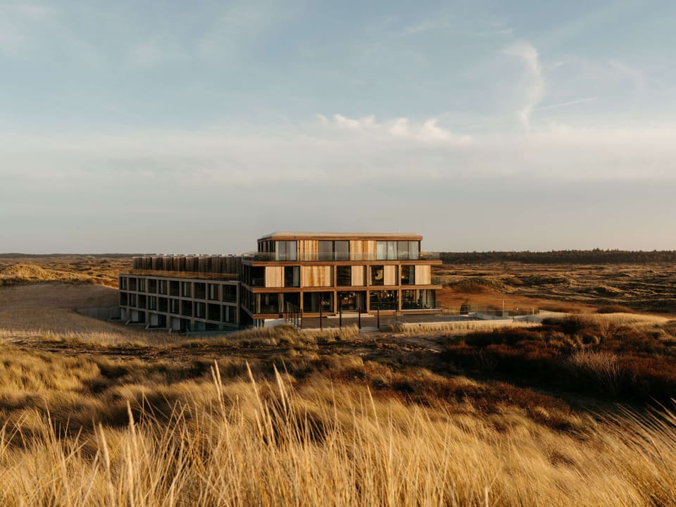 Elements Natuurhotel: layered concrete and timber volumes embedded in the dunes of Terschelling